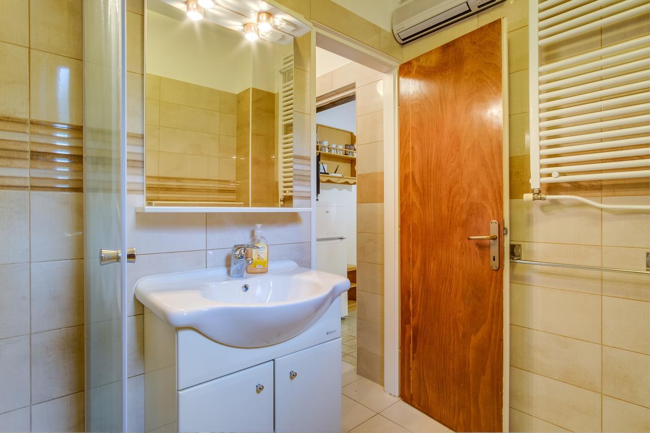 Apartments Beba มาลีโลชินจ์ ภายนอก รูปภาพ